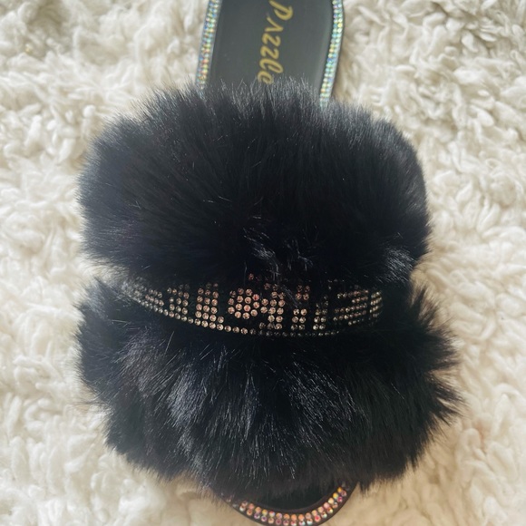 Women Fur Fluffy Flats Rhinestone Slides Logo Flip Flops Black Sandals - Picture 3 of 3